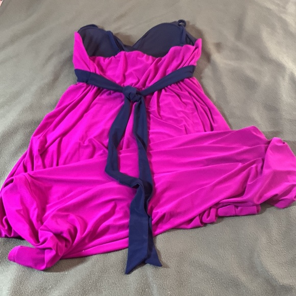 MSK long dress.  Fushia and Navy.  Adjustable strap.  Tie in back.  Size XL - Picture 5 of 7